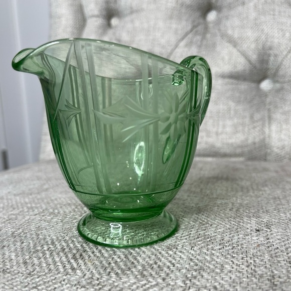 Vintage Glass Etched Green Flower Rose Creamer Small Pitcher Kitchen Coffee - Picture 6 of 8